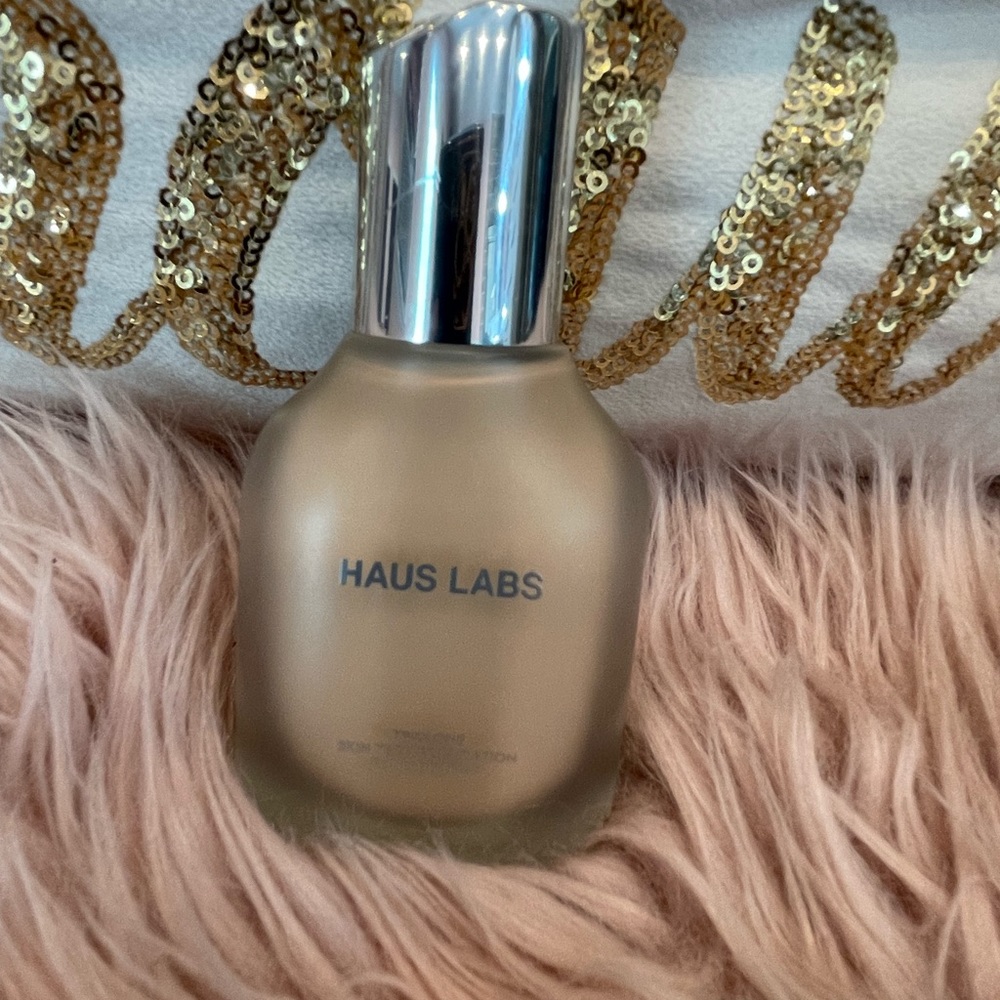 Haus labs foundation (120 light warm tone)